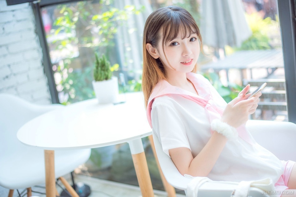 到最后，魏延索性也放开了，一路加速行军，当带着人马抵达成都平原的时候，看到庞统在成都城外立寨，而非已经大开成都城门来迎接自己的时候，魏延才算稍微松了口气。